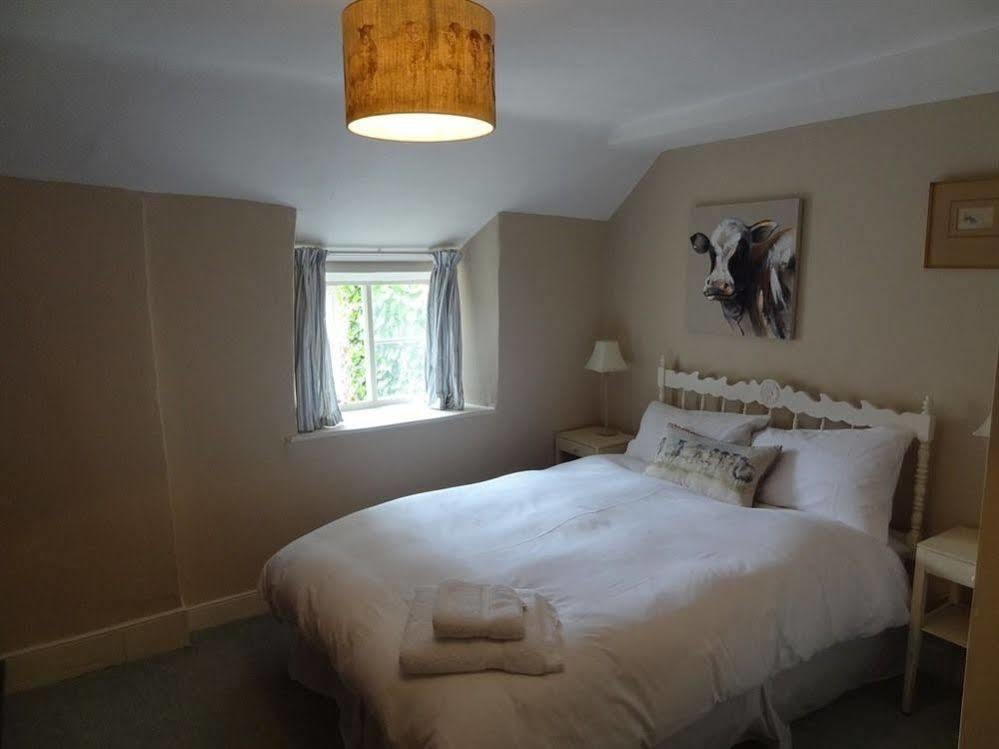 Huxham Farmhouse Bed & Breakfast East Pennard ภายนอก รูปภาพ
