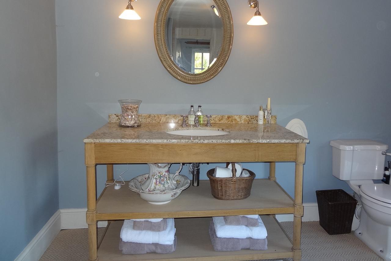 Huxham Farmhouse Bed & Breakfast East Pennard ภายนอก รูปภาพ