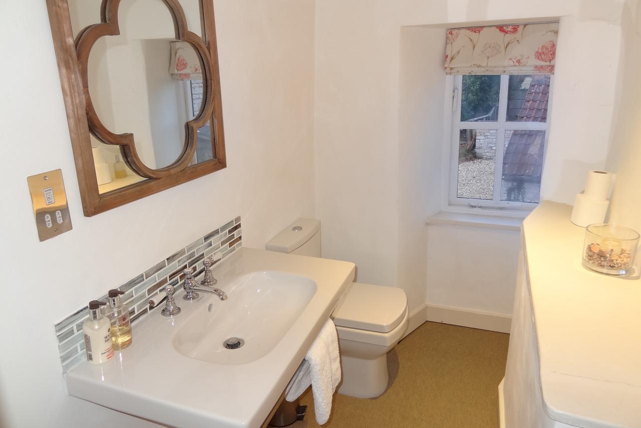 Huxham Farmhouse Bed & Breakfast East Pennard ภายนอก รูปภาพ