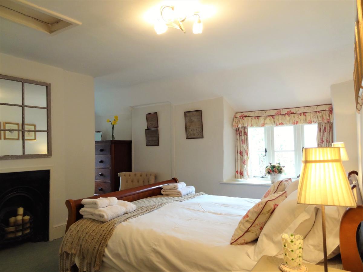 Huxham Farmhouse Bed & Breakfast East Pennard ภายนอก รูปภาพ