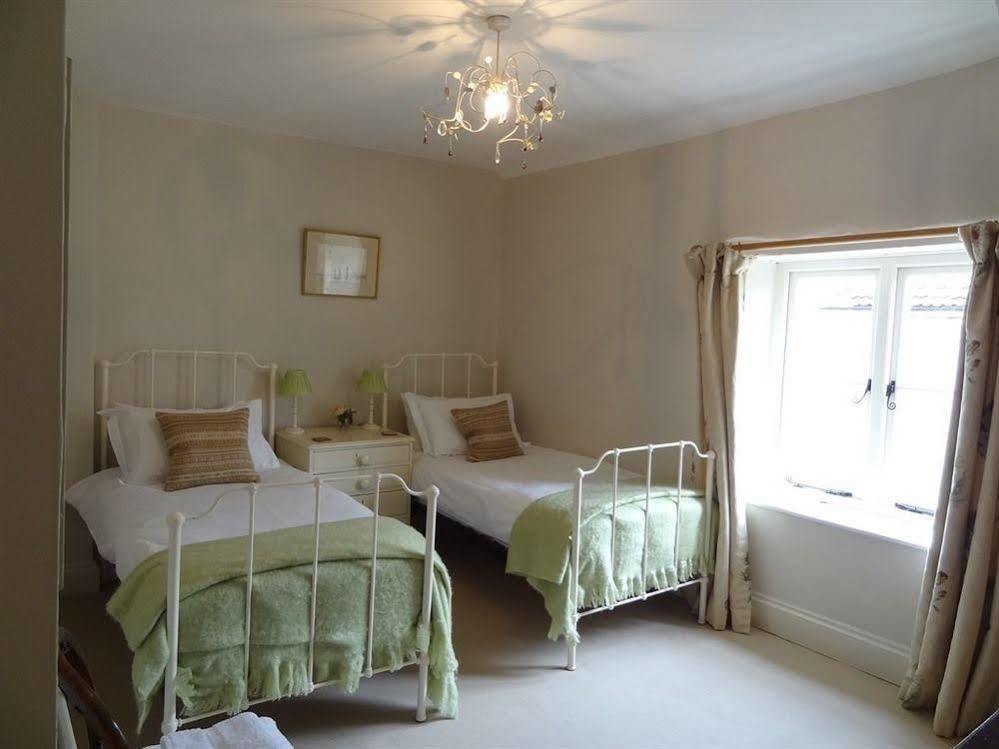 Huxham Farmhouse Bed & Breakfast East Pennard ภายนอก รูปภาพ