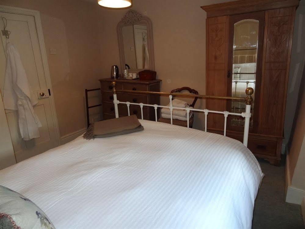 Huxham Farmhouse Bed & Breakfast East Pennard ภายนอก รูปภาพ